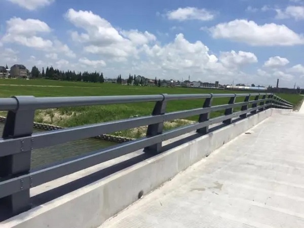 防撞道路護(hù)欄J48